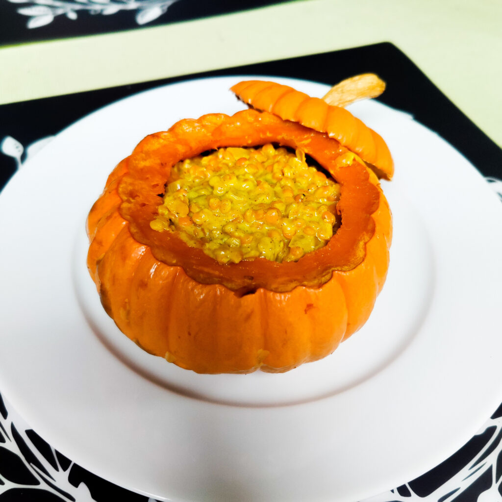 Gefüllte Kürbisse mit Dal - Rustical Vibes Gefüllte Kürbisse mit Dal - Rustical Vibes