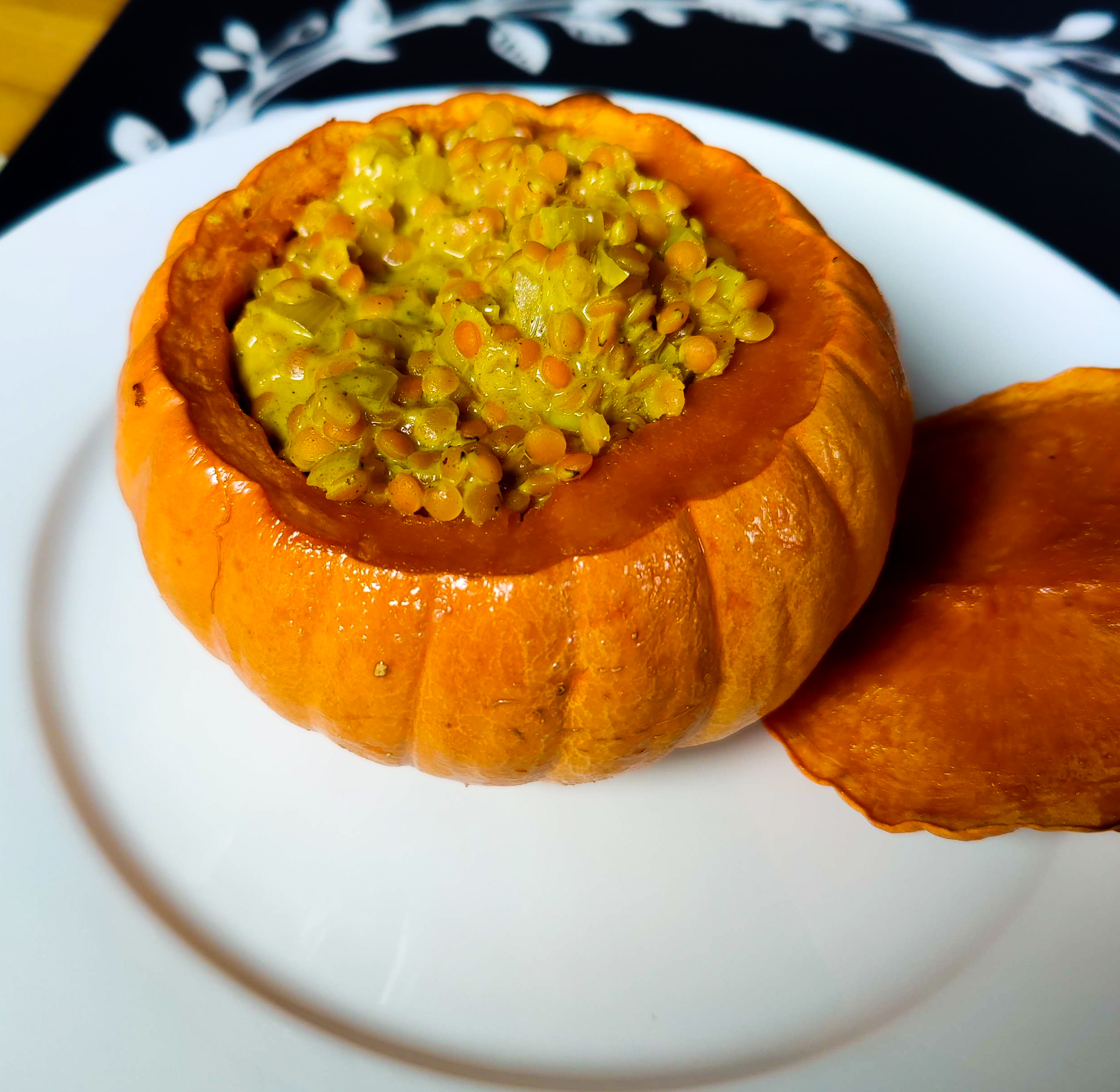 Gefüllte Kürbisse mit Dal - Rustical Vibes Gefüllte Kürbisse mit Dal - Rustical Vibes